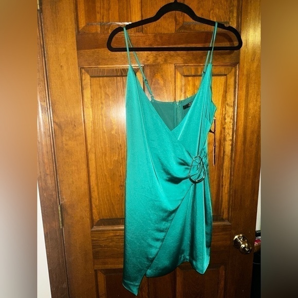 Satin Green Mini Dress Party Event - Picture 2 of 7